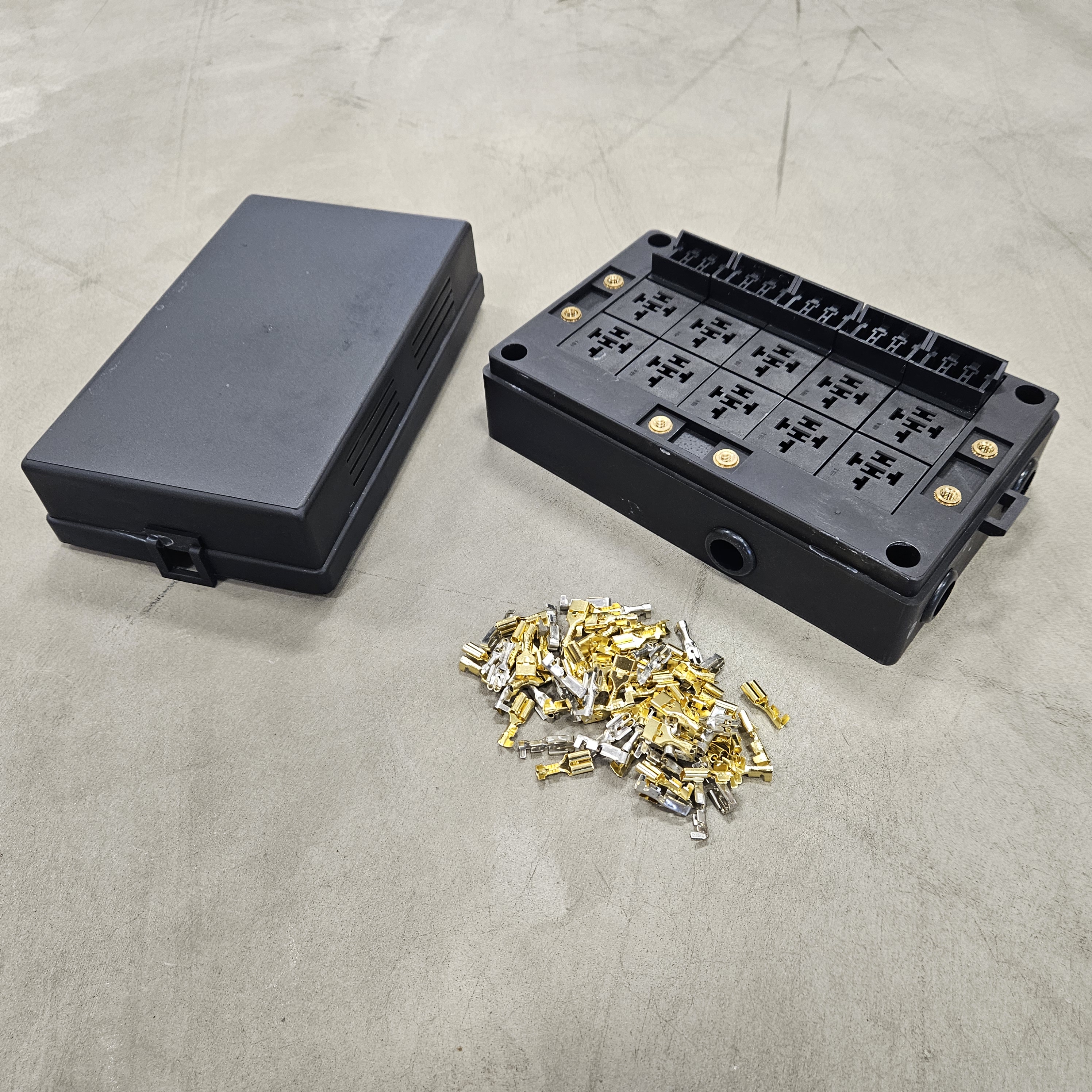 Hurricane Relay and fuse box RB10 (Floor mounting)