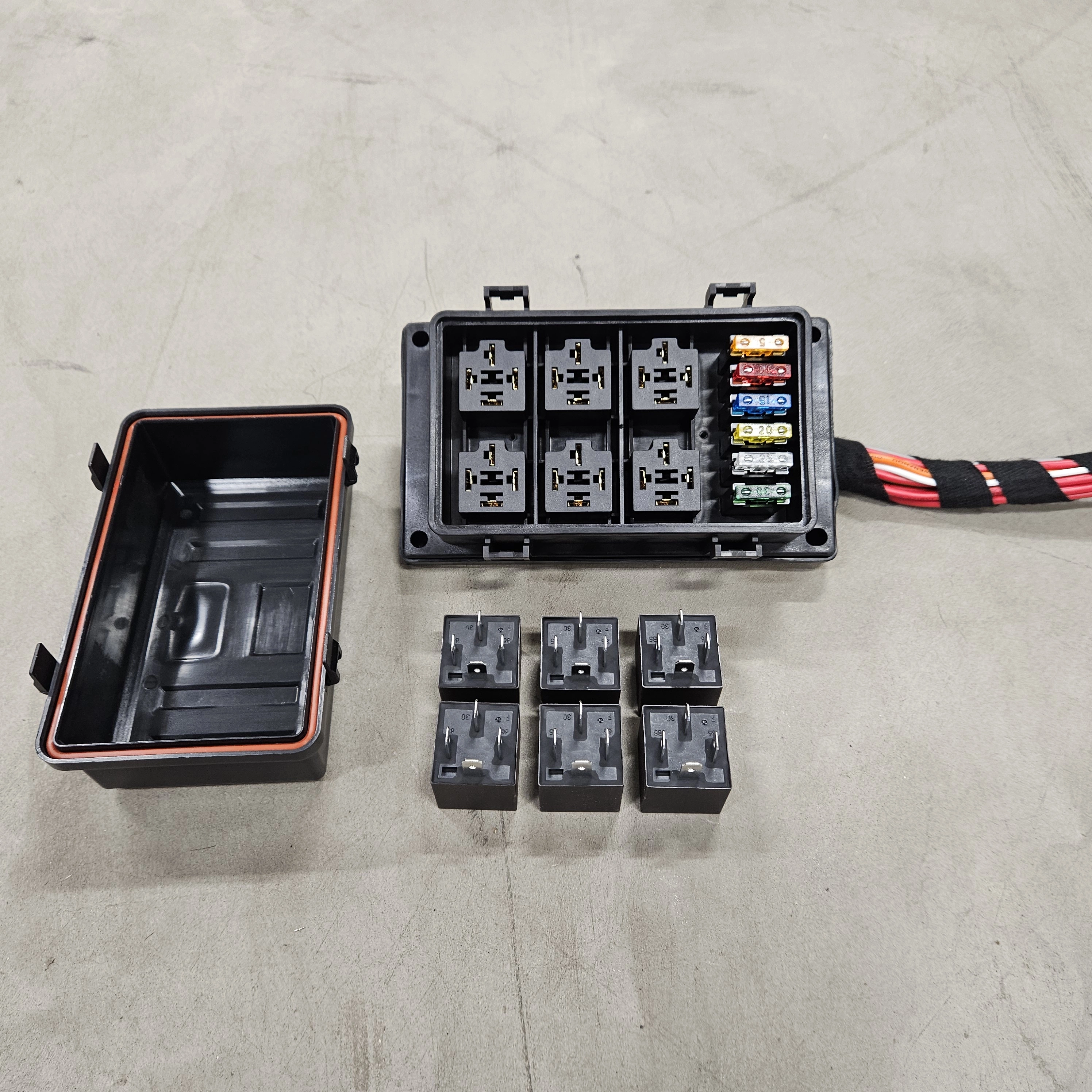 Weatherproof Relay and fuse box RB6-W (Bottom mount)