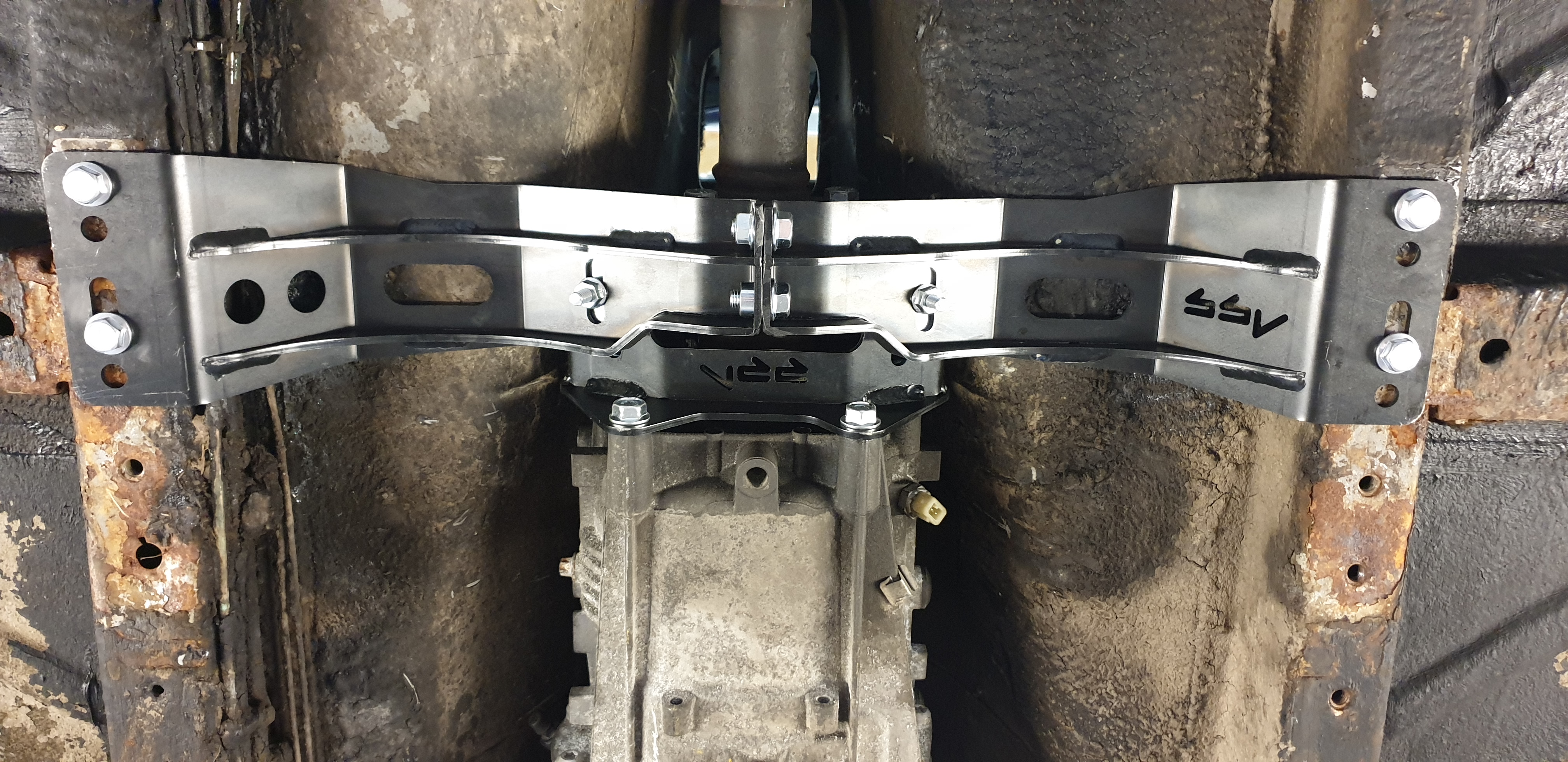 Gearbox mount BMW ZF 6vxl gearbox Volvo 240 chassis